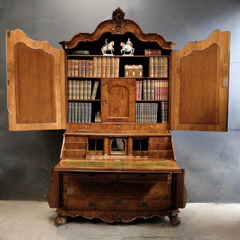 Dutch bureau cabinet bookcase with mirror doors and 41 drawers of which 17 secret. 18th C, 18th century