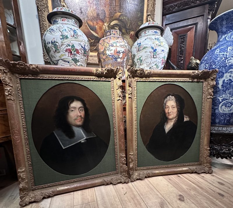 Pair oval portraits Dutch 18th century - pair antique portraits oval shaped nicely framed, oil on canvas