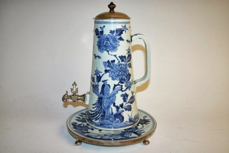 Arita VOC Tray with Coffee Ewer Japanese 17th Century - detail 1