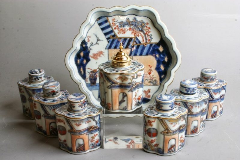 Chinese Imari set of canisters on tray, 18th century