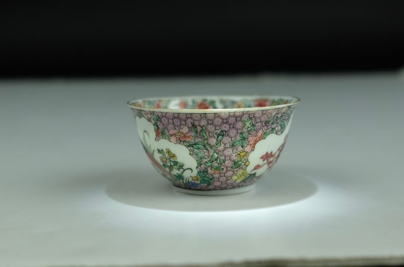 Chinese porcelain cup, yongzheng 1723-1735, 18th century circa 1730 - detail 1