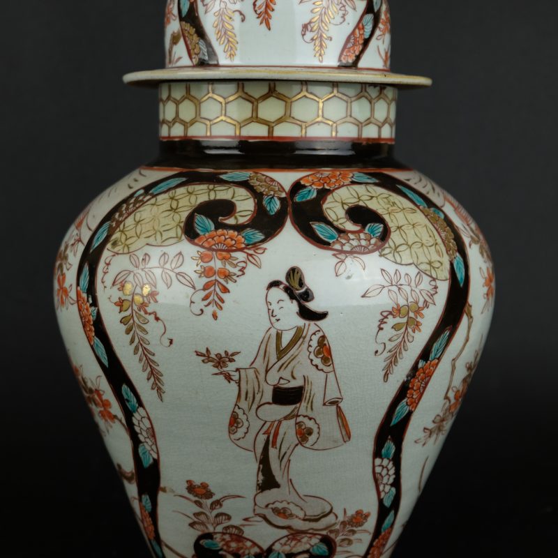 Early Imari / Arita japanese vase 5-color with ladies Edo early 18th Century, Edo 1603-1868, early 18th century. - detail 1