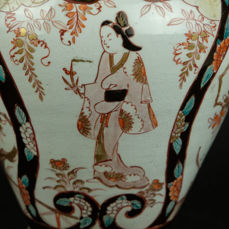 Early Imari / Arita japanese vase 5-color with ladies Edo early 18th Century, Edo 1603-1868, early 18th century. - detail 3