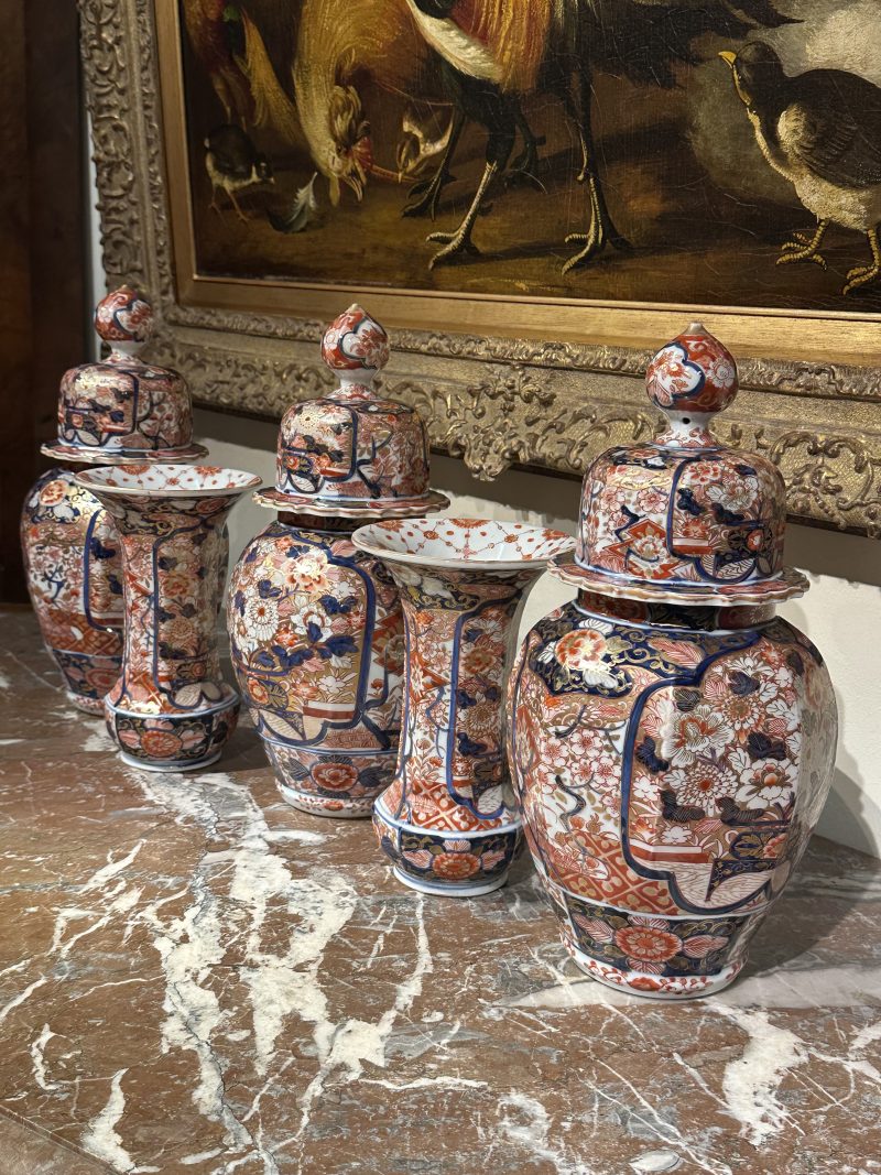 Japanese Imari Garniture of 5 vases, Meiji periode, 19th century