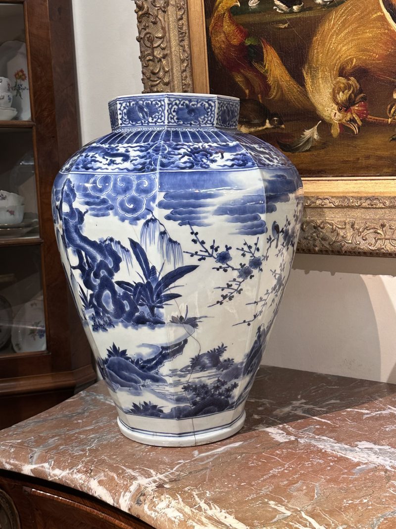 Large Japanese blue and white Arita vase with figures., Edo period, late 17th century - detail 1