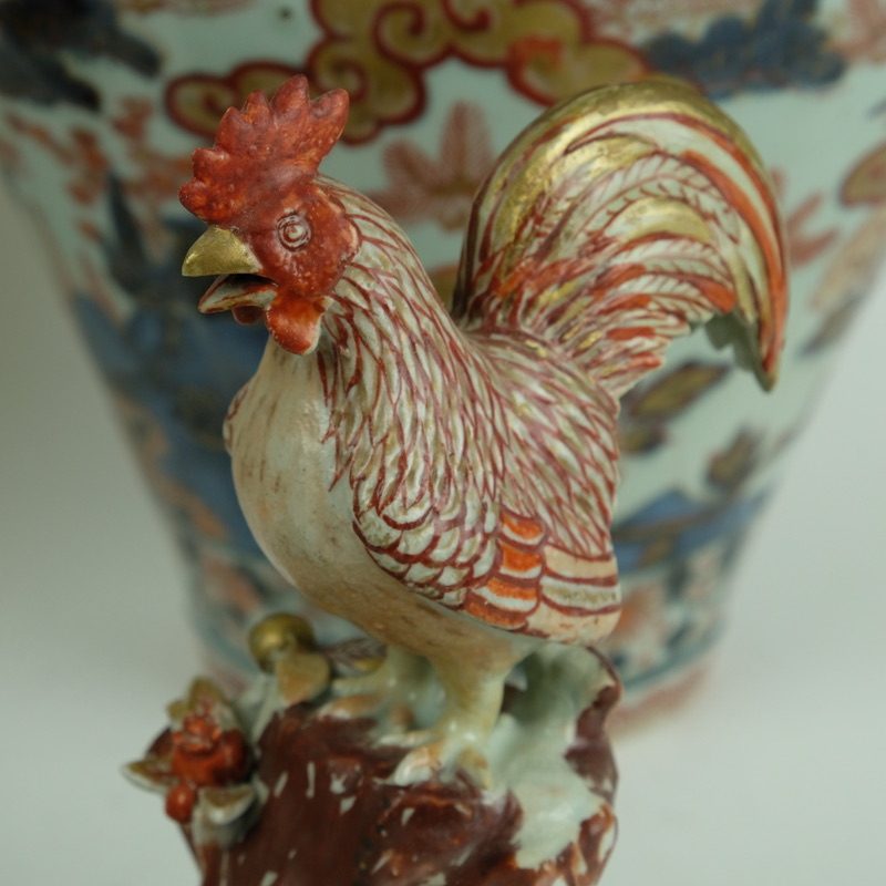 Pair 18th century japanese Imari cockerel vases, early 18th century - detail 2