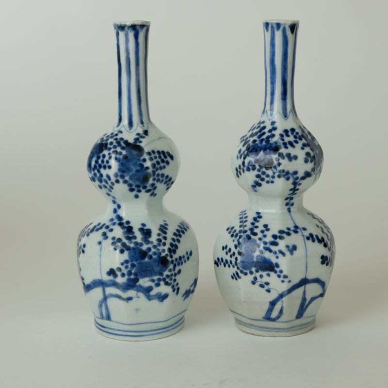 Pair japanese Arita double gourd hexagonal vases edo 18th Century, edo periode, 18th century - detail 1