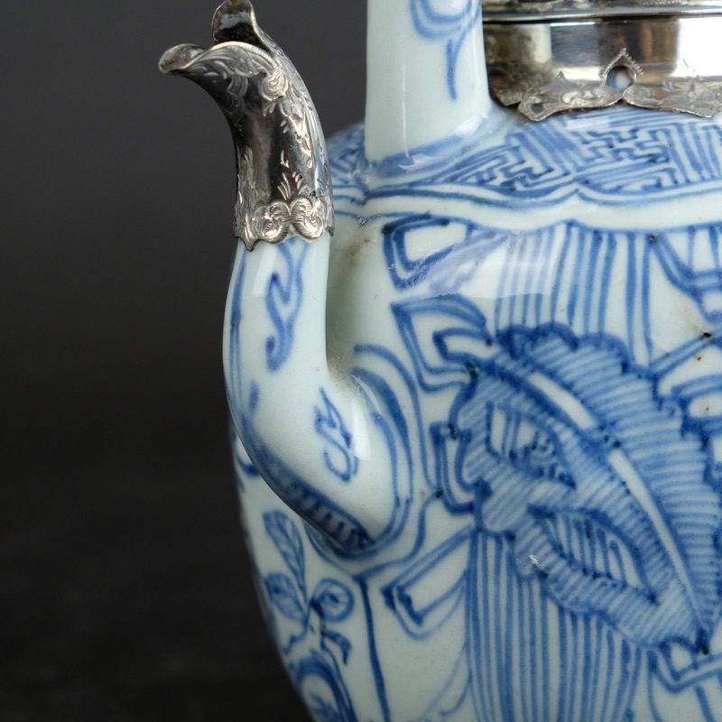 Wanli teapot silver mounted Jingdezhen ca 1600-25, Kraak porcelain Jingdezhen ca 1600-1625 - detail 4
